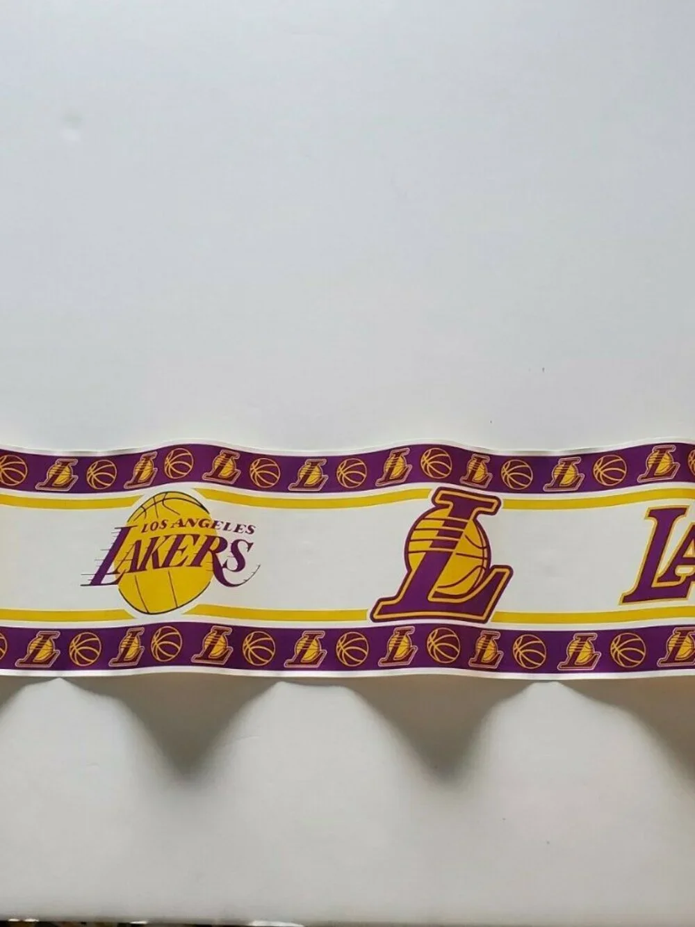 LOS ANGELES LAKERS NBA PEEL & STICK WALLPAPER BORDER. NEW